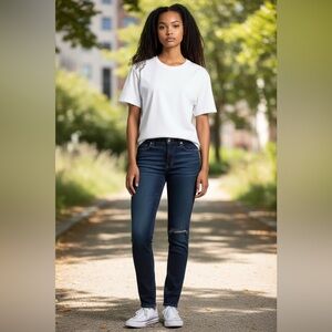 💙 Levi’s 512 Perfectly Slimming Skinny Jeans | Size 4 Petite | MSRP $69 👖